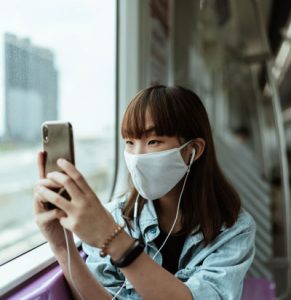 mascarilla-movil-smartphone-dispositivo-inteligente-intelligent-mobil-mascareta-coronavirus-covid