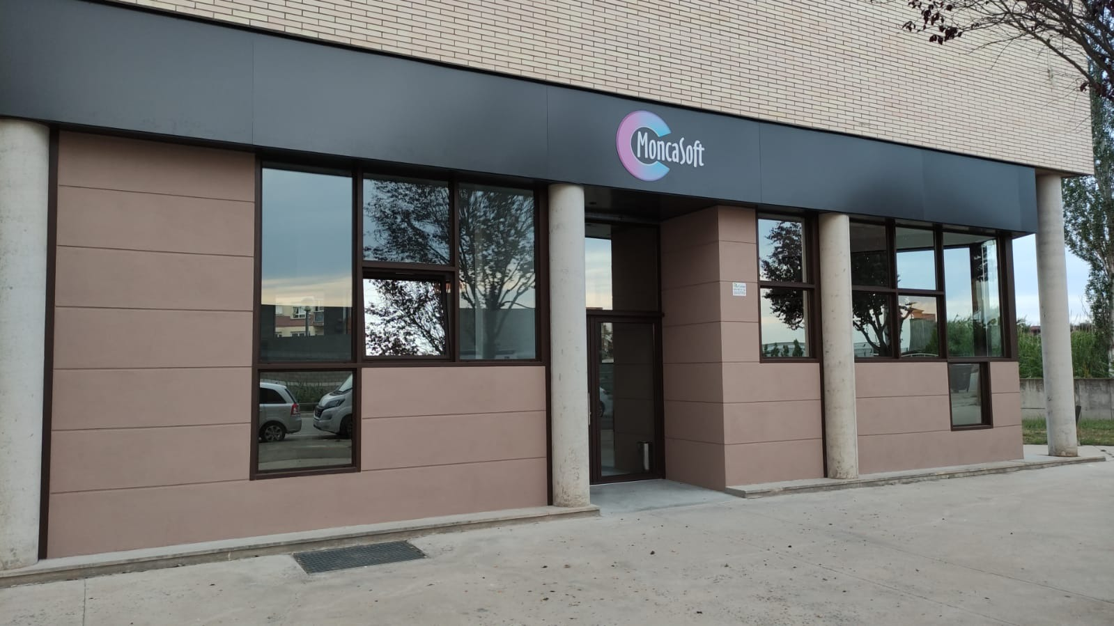 Moncasoft nuevas oficinas cassa de la selva girona gerona mgest